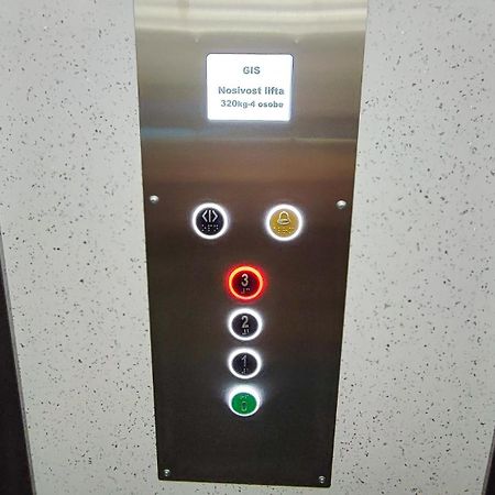 Filinhome Trg Mladenaca Νόβι Σαντ Εξωτερικό φωτογραφία