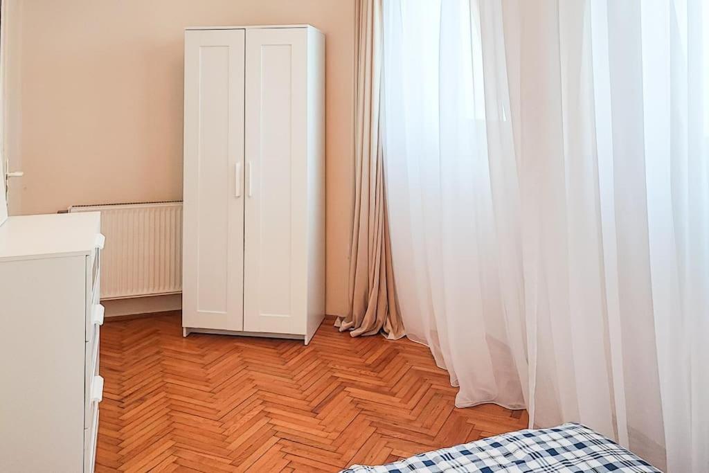 Filinhome Trg Mladenaca Νόβι Σαντ Εξωτερικό φωτογραφία