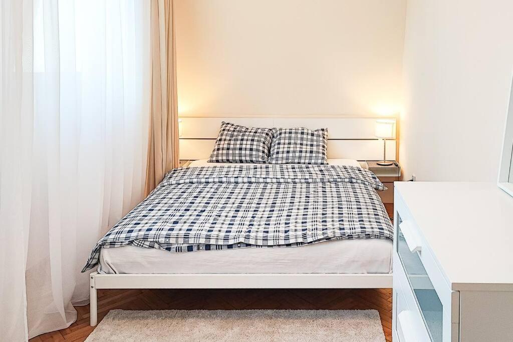 Filinhome Trg Mladenaca Νόβι Σαντ Εξωτερικό φωτογραφία
