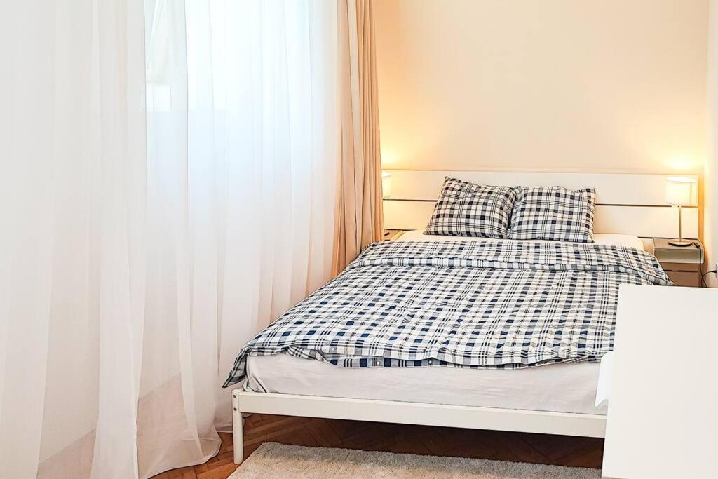 Filinhome Trg Mladenaca Νόβι Σαντ Εξωτερικό φωτογραφία