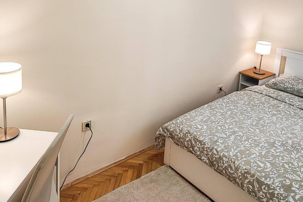 Filinhome Trg Mladenaca Νόβι Σαντ Εξωτερικό φωτογραφία