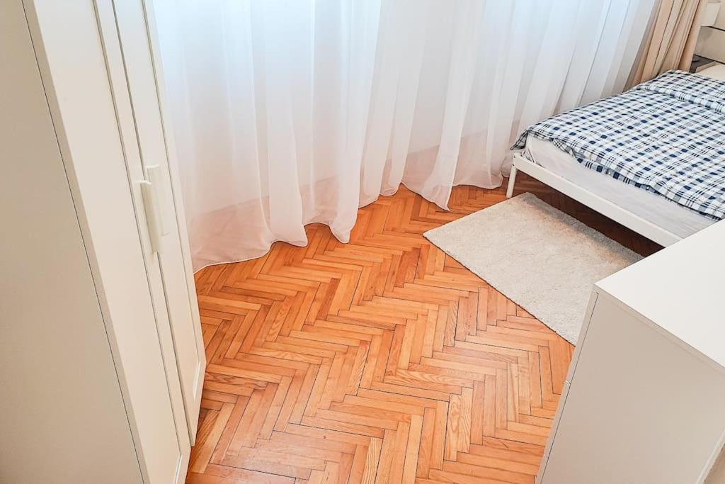 Filinhome Trg Mladenaca Νόβι Σαντ Εξωτερικό φωτογραφία