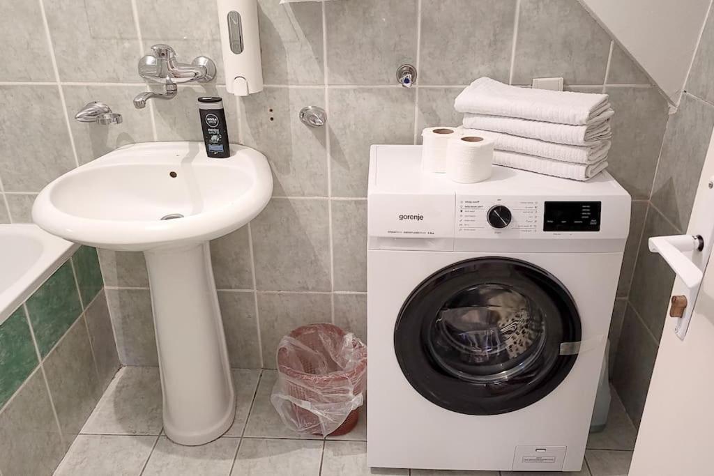 Filinhome Trg Mladenaca Νόβι Σαντ Εξωτερικό φωτογραφία